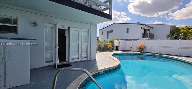 Building Photo - 2185 NE 123rd St