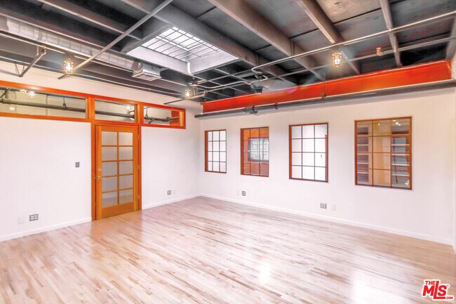 Building Photo - 5401 Alvern Cir