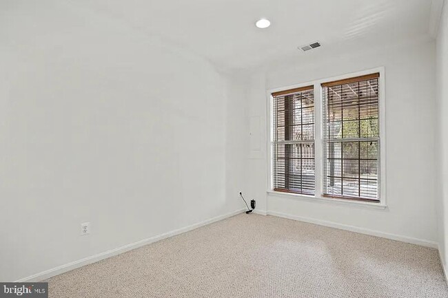 Building Photo - 24689 Siltstone Square