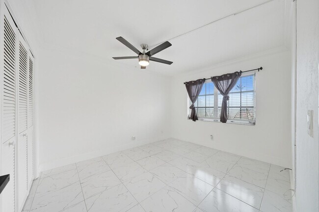 Building Photo - 1443 SW 27th Ave