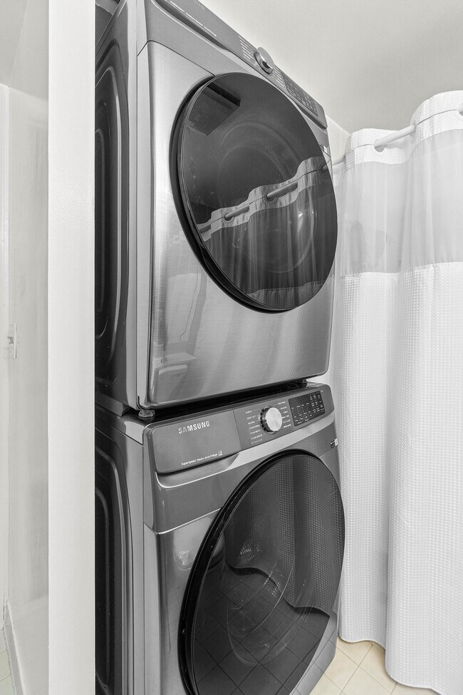 Building Photo - 10110 Cedar Point Blvd