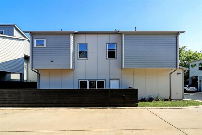 Building Photo - 1906 Jack Oak Ave