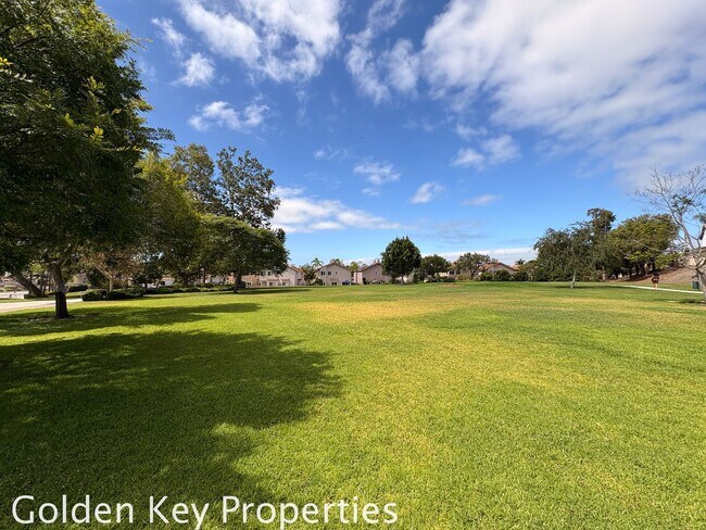 Building Photo - Welcome home to this spacious 4-bedroom, 3-bath home located in the Rancho Del Oro Community!