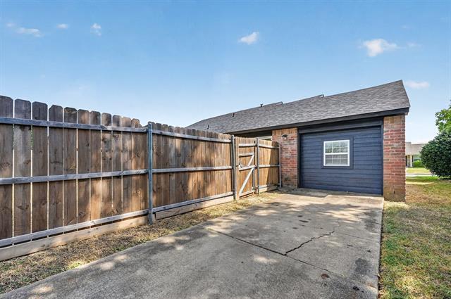 Building Photo - 517 Willow Oak Dr