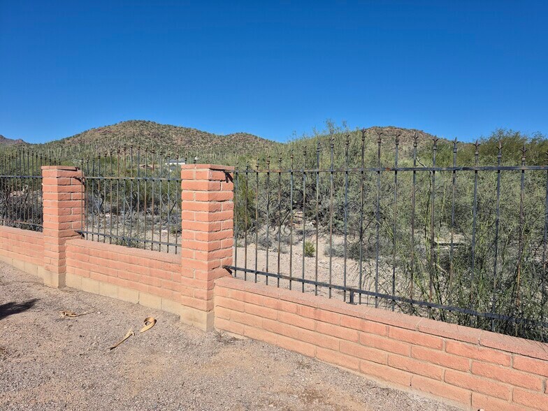 Building Photo - 3068 W Wyoming St