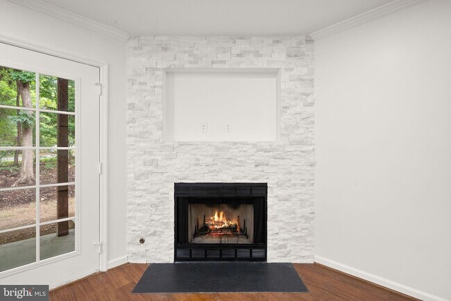 Building Photo - 7256 Glen Hollow Ct