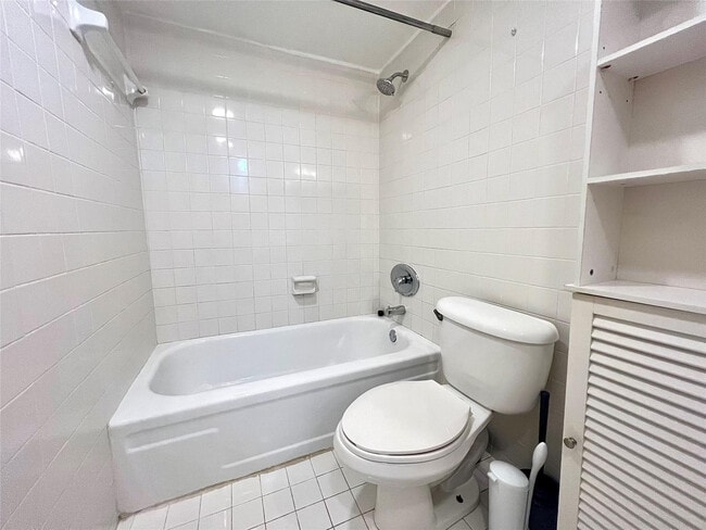 Building Photo - 625 Antioch Ave