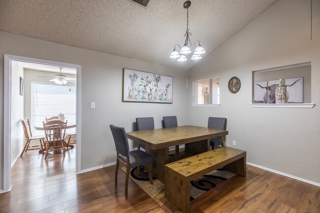 Building Photo - 5701 Quail Run St