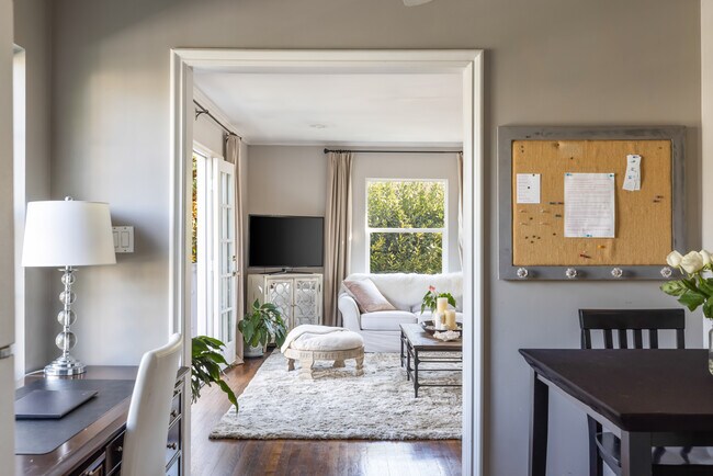 Building Photo - 842 12th St