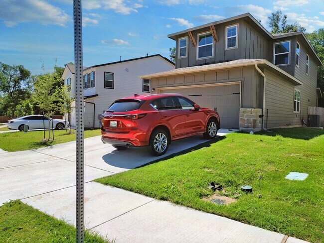 Building Photo - Spacious 4-Bedroom, 3-Bath Single-Family H...