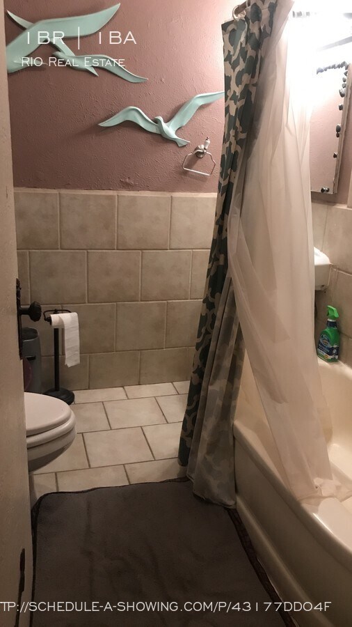 Building Photo - Huge, Spacious 1 Bedroom in Vintage Building!