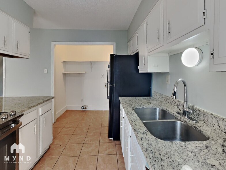 Building Photo - 3355 Carroll Dr