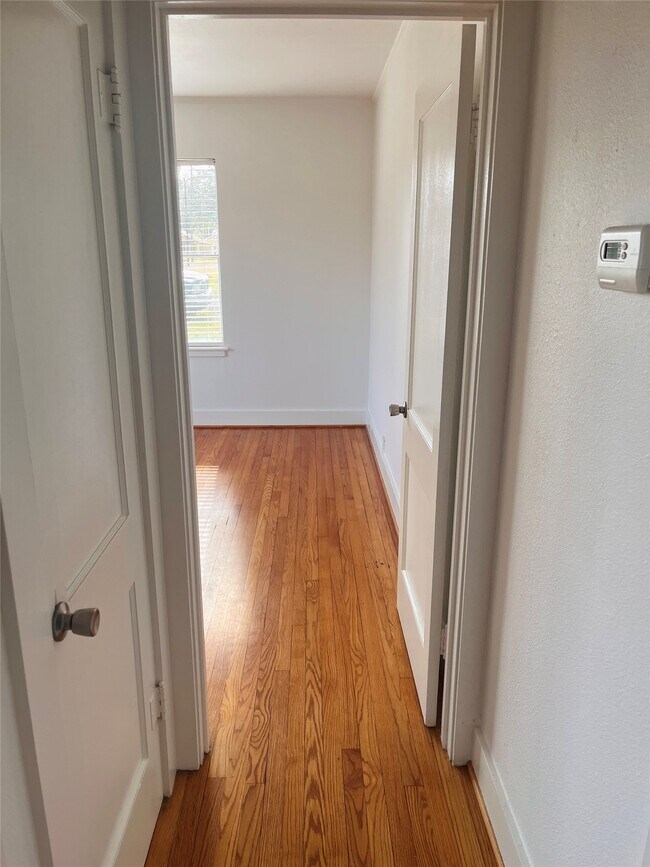 Building Photo - 1553 Dover St