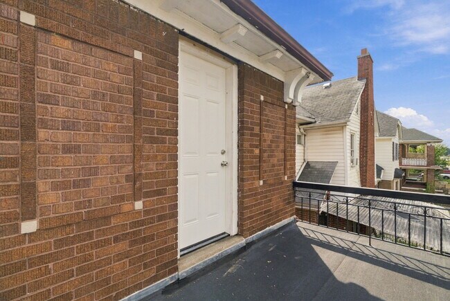 Building Photo - 2691 Pasadena St
