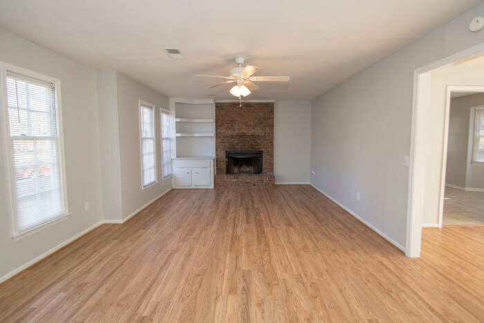 Building Photo - 135 Kenton Dr