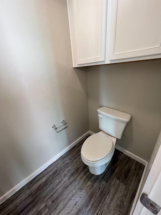 Building Photo - 2018 Kenwood Ave