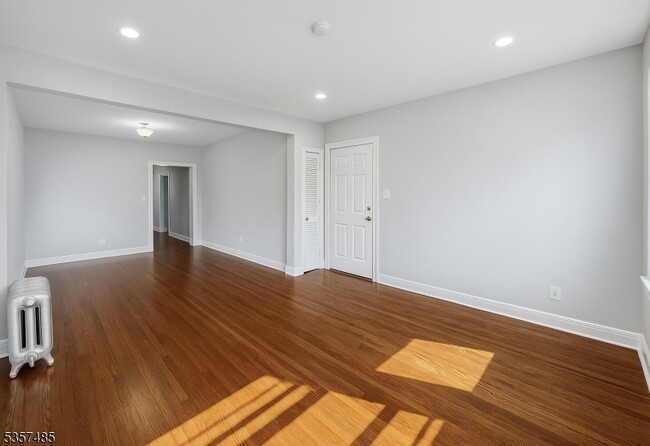 Primary Photo - 148 Columbia Ave