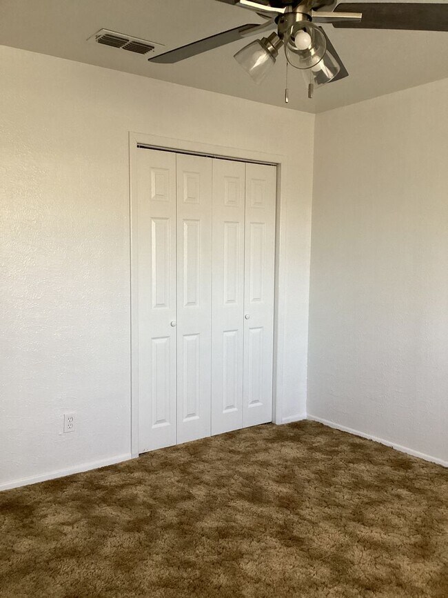 Building Photo - Newly Renovated 3 Bed House!