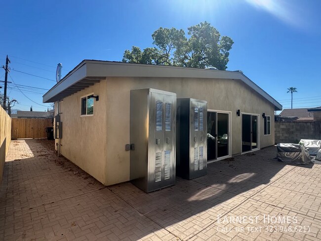 Building Photo - 6441 Satsuma Ave