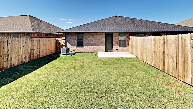 Building Photo - 2 Bedroom, 2 Bathroom, 1 Car Garage Duplex...