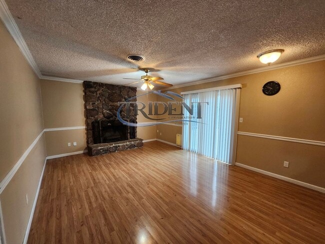 Building Photo - Cute 3 bedroom 2 bath