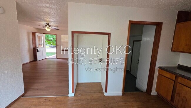Building Photo - 6316 S Durland Ave
