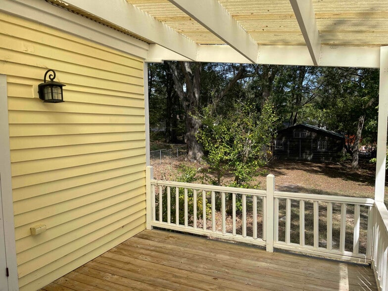 Building Photo - 162 Johnson St