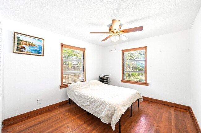 Building Photo - 1516 SW 24th St