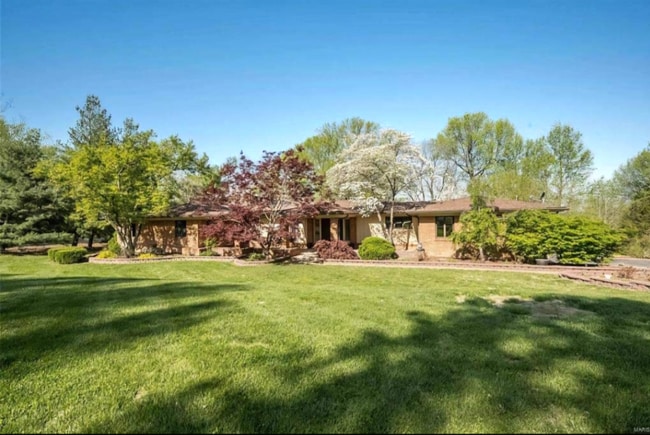 Building Photo - 139 Ladue Oaks Dr