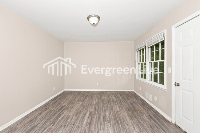 Building Photo - 1021 Hagwood Rd