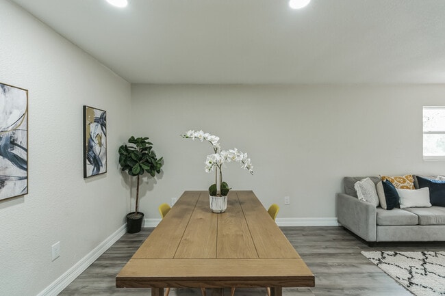 Building Photo - 224 Singleton Ave