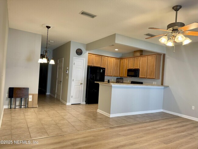 Building Photo - 580 Crystal Way