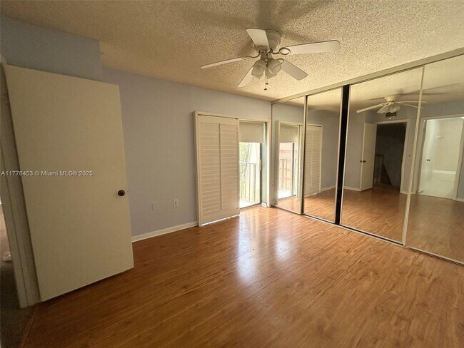 Building Photo - 409 Live Oak Ln