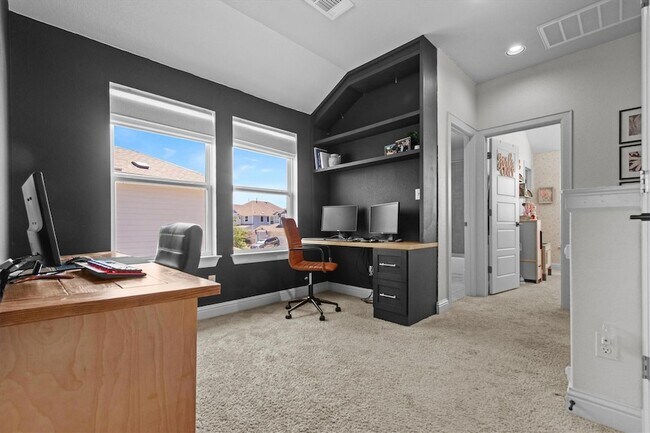 Building Photo - 324 Gaida Loop
