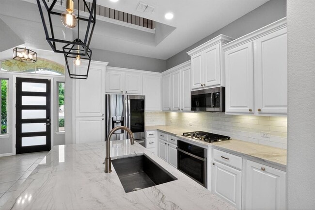 Building Photo - 104 Cartwheel Bend