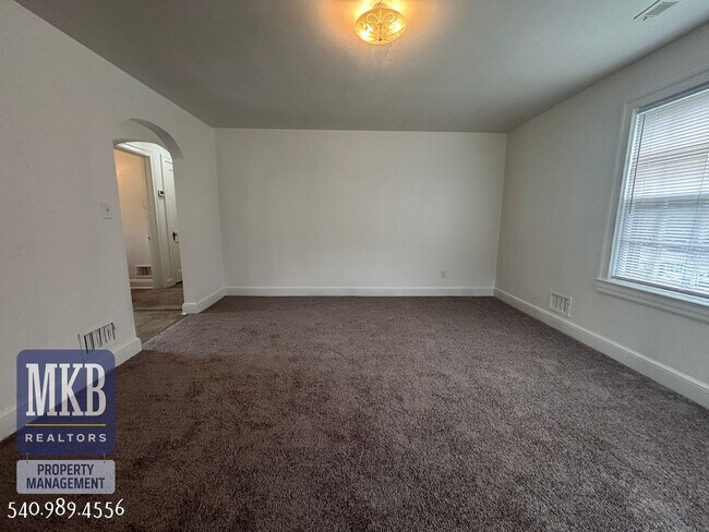 Building Photo - Garden City Property