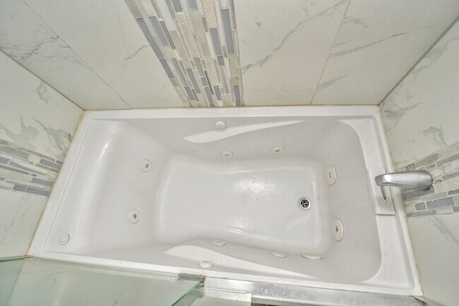 Building Photo - 146 Homestead St