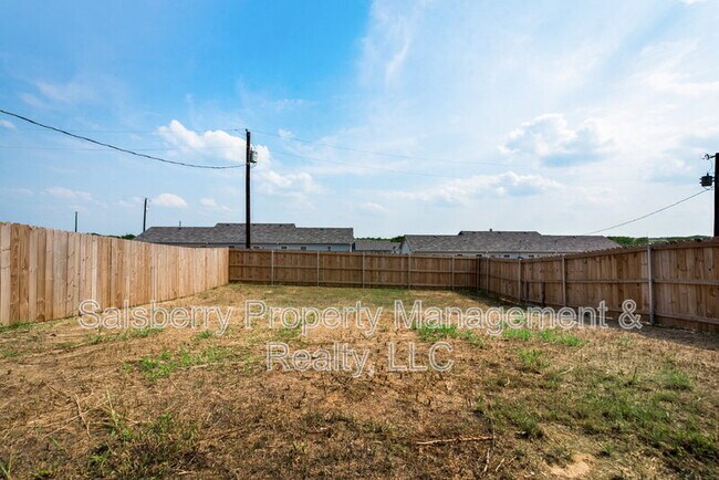 Building Photo - 114 Nail Ct