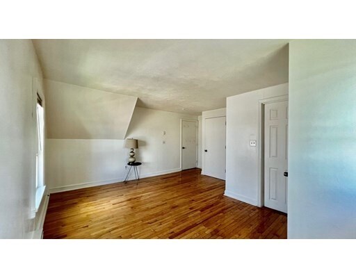 Building Photo - 92 Elm Ave