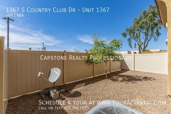 Building Photo - 1367 S Country Club Dr