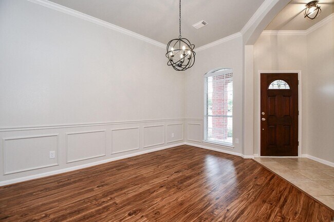 Building Photo - 802 Childers Ct