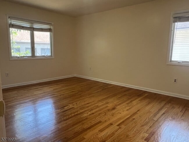 Building Photo - 346 River Dr