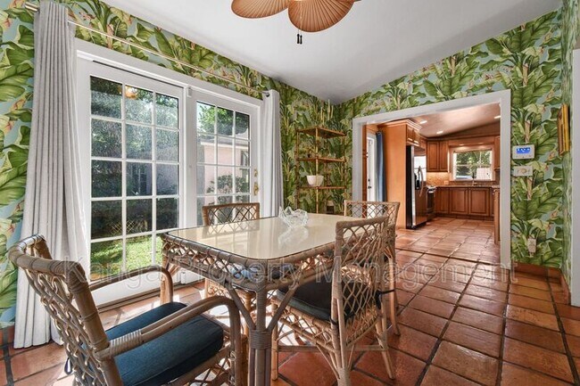 Building Photo - 194 Almeria Rd