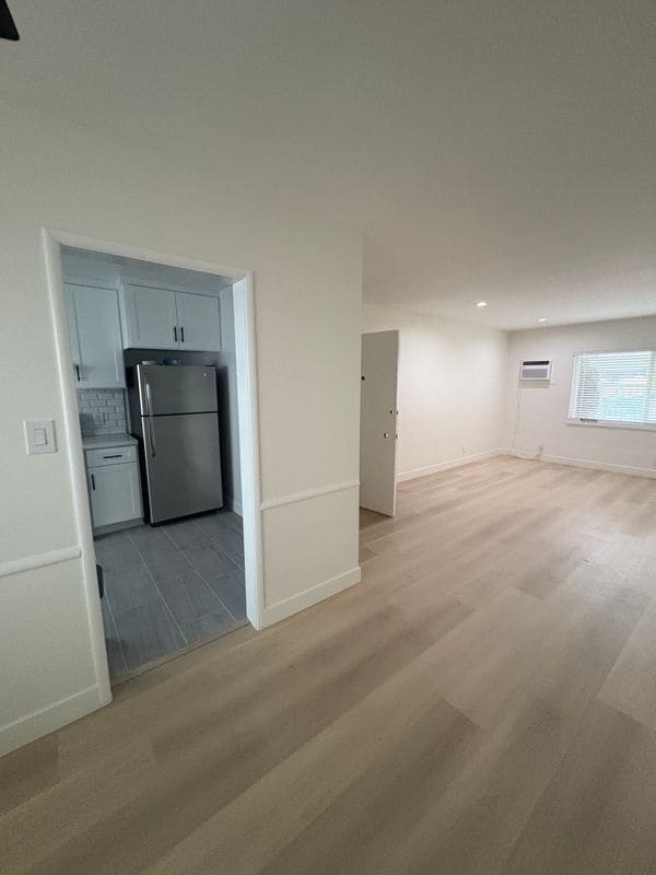 Building Photo - 7254 Hollywood Blvd