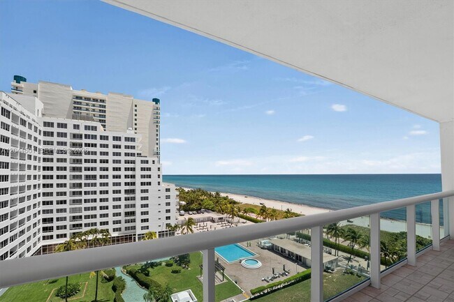Building Photo - 5001 Collins Ave