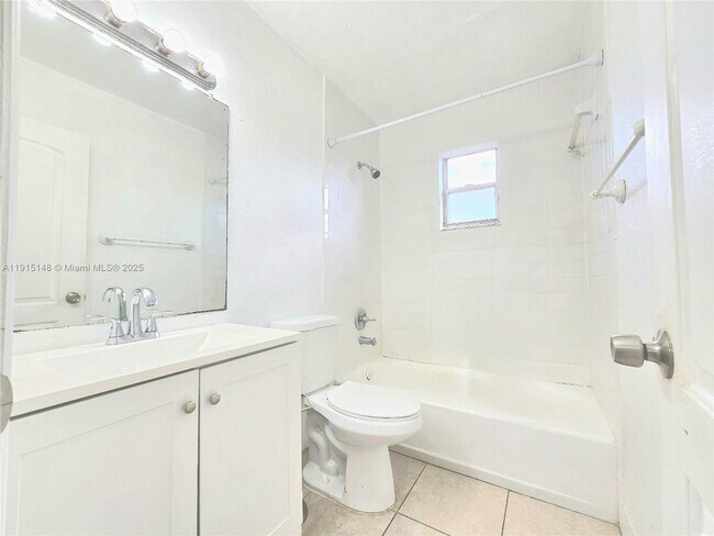 Building Photo - 5820 SW 27th St