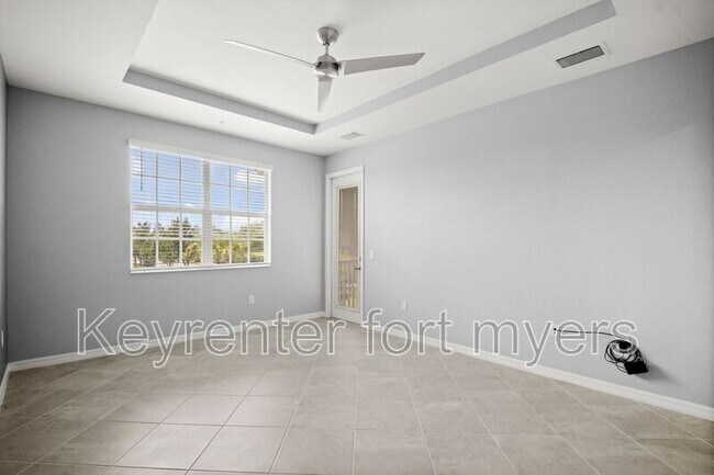 Building Photo - 12000 Santaluz Dr