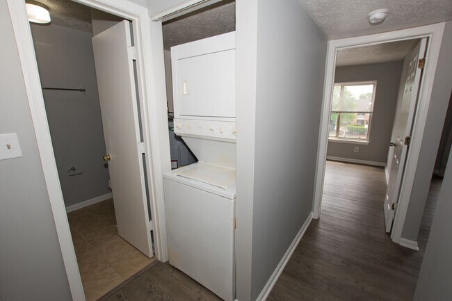 Building Photo - Awesome 1BR Condo w Amenities, Hampton