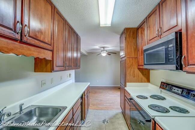 Building Photo - 2 Bdrm / 2 Bath, Condo - North Johnson City