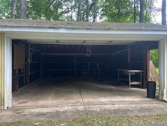 Building Photo - 730 Lonely Cottage Rd